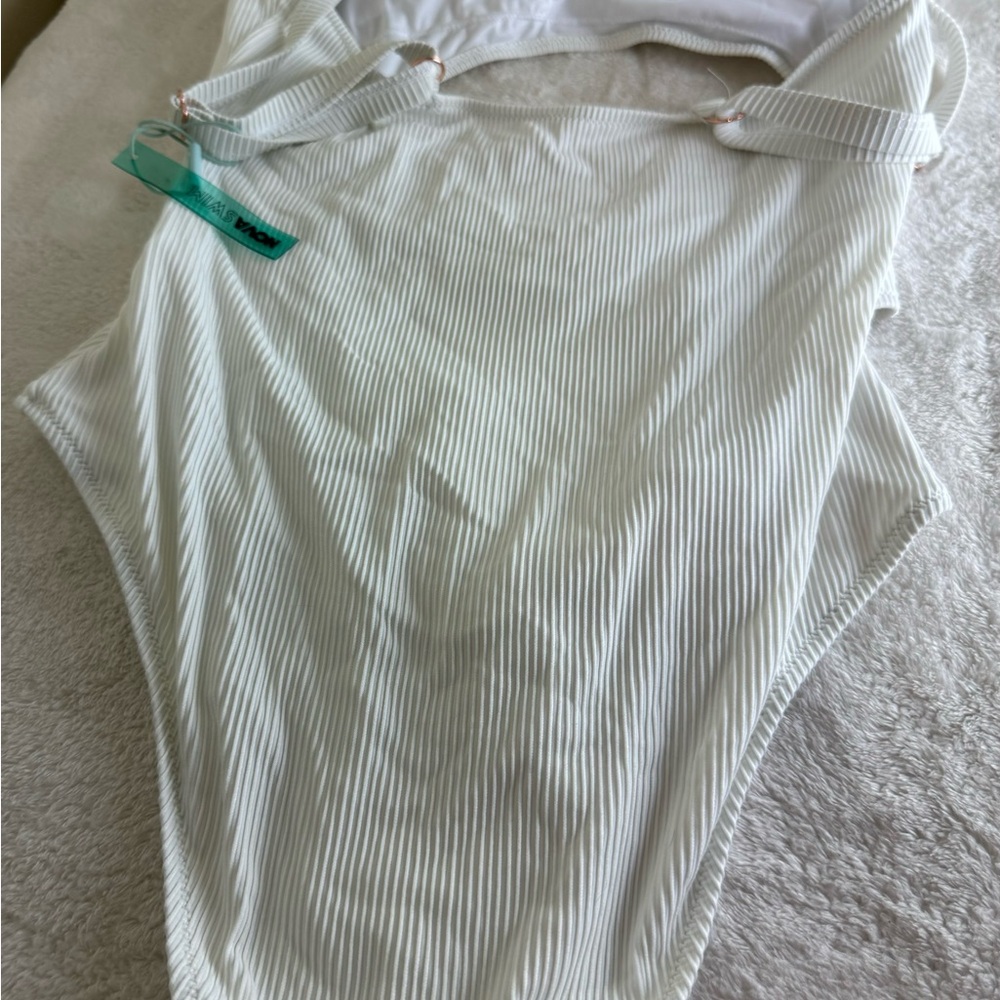 Swim suit - Picture 4 of 5